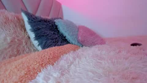 Snapshot of emy_colee chatting on December 19, 1:51 pm Emy online show from December 19, 1:51 pm