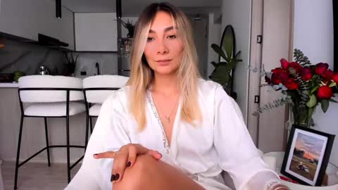 emyconneer online show from February 17, 3:22 pm