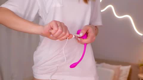 entya online show from February 14, 8:27 am