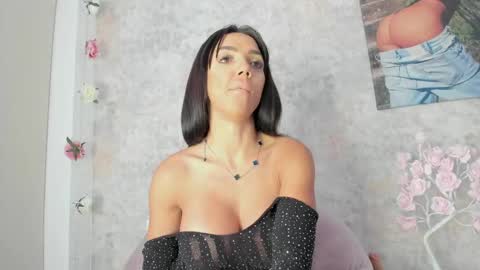 Erikabeee online show from May 18, 5:35 am