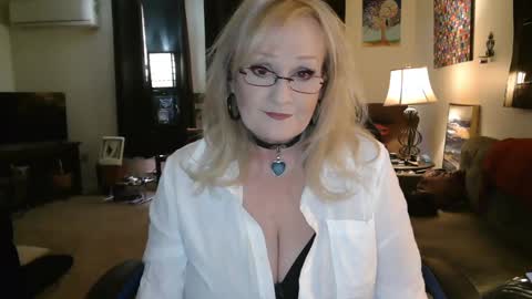 Snapshot of eroticsiren2 chatting on February 15, 12:11 pm EroticSiren2 online show from February 15, 12:11 pm