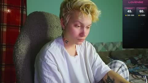 esajukyy online show from December 15, 12:49 pm