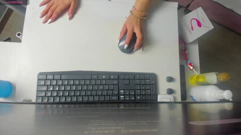 Snapshot of escarleth__ chatting on January 28, 4:08 am Escarlet online show from January 28, 4:08 am
