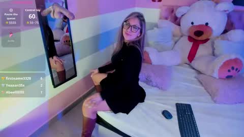 Snapshot of escarleth__ chatting on October 2, 4:45 pm Escarlet online show from October 2, 4:45 pm