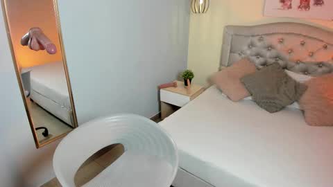 Snapshot of escarleth__ chatting on October 10, 1:27 pm Escarlet online show from October 10, 1:27 pm