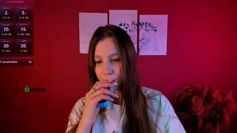 esme_moore_ online show from November 18, 9:10 am