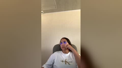 Esme online show from March 14, 7:37 pm