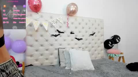 Snapshot of esmeralda_06 chatting on October 9, 6:34 pm esmeralda online show from October 9, 6:34 pm