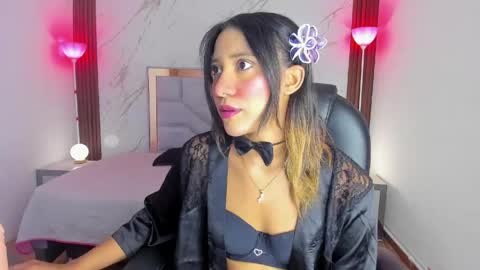 esperanzamora online show from April 25, 12:41 pm