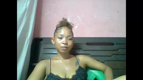 estelah20 online show from March 4, 2:56 pm