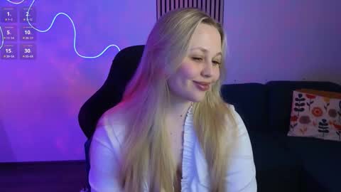 Estella online show from March 23, 7:31 pm