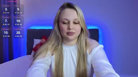 Snapshot of estella_elwood chatting on October 5, 5:51 pm Estella online show from October 5, 5:51 pm