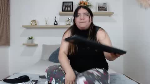 Estrella online show from December 18, 3:44 am