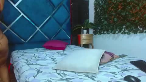 Snapshot of estrellaruiz chatting on February 18, 7:21 pm ESTRELLA online show from February 18, 7:21 pm