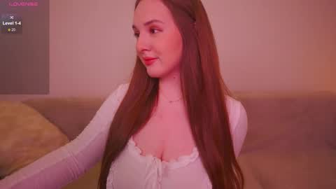 Snapshot of ettennayt chatting on October 22, 6:24 pm Hello I am AliseNext stream - 1700 GTM1 online show from October 22, 6:24 pm