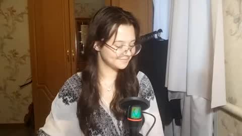 Lily 1st day online show from May 18, 3:18 pm