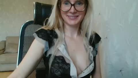 eva2323 online show from October 2, 6:18 am