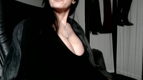 Snapshot of eva65 chatting on January 15, 5:15 pm EVA65 online show from January 15, 5:15 pm