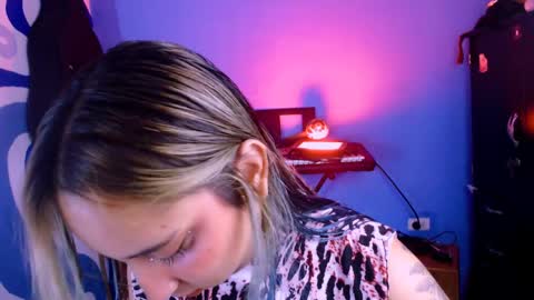 Iris Smile  independent model online show from March 31, 6:08 pm