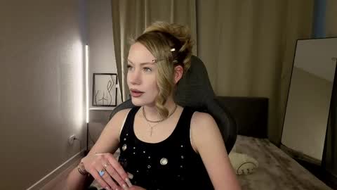 eva hamilton online show from May 16, 10:36 am
