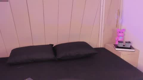 eva_kingsford online show from May 21, 11:41 am