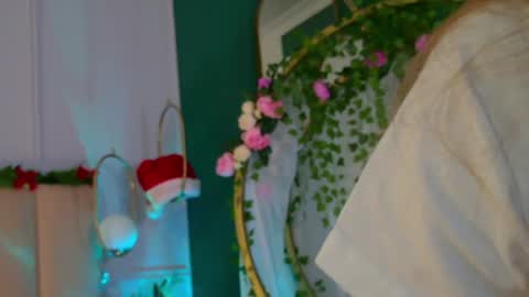 Snapshot of eva_natsumi chatting on December 16, 5:27 am Eva online show from December 16, 5:27 am