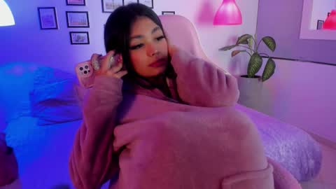 Snapshot of eva_rosee_ chatting on October 15, 12:08 pm Eva online show from October 15, 12:08 pm