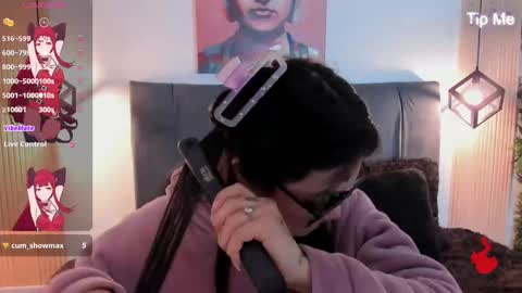 Snapshot of eva_rosee_ chatting on October 8, 11:47 am Eva online show from October 8, 11:47 am