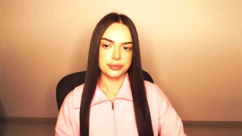 Snapshot of eva_rossee_ chatting on October 18, 6:53 pm Eva online show from October 18, 6:53 pm