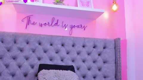 eva_smith5 online show from May 6, 8:24 pm
