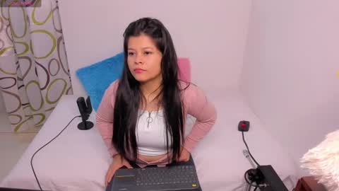 Snapshot of eva_sweet2 chatting on December 19, 11:25 pm Estefania online show from December 19, 11:25 pm