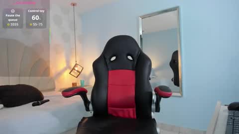 E V A  online show from March 13, 3:52 am