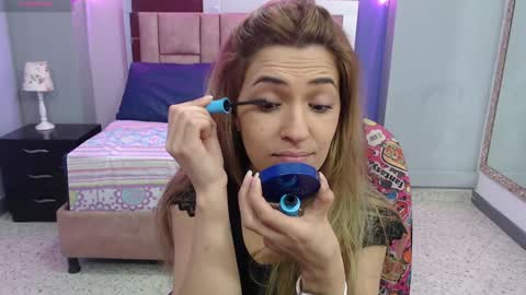 Snapshot of evaloviaa_ chatting on December 27, 2:44 pm Eva online show from December 27, 2:44 pm