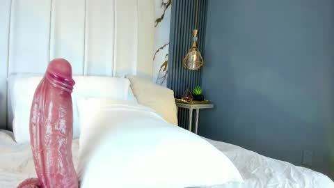 evamillins online show from February 4, 6:49 am