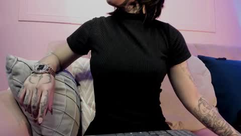 Snapshot of evangeline_bell chatting on February 26, 11:54 am Eva online show from February 26, 11:54 am