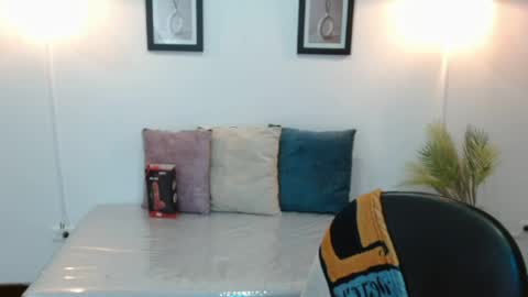 Evanssa lx online show from March 30, 8:30 pm