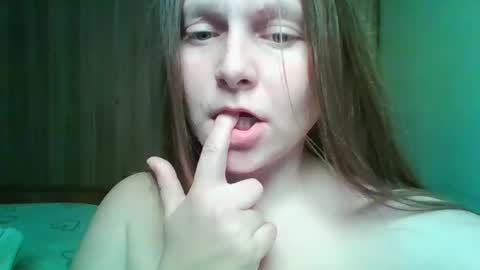 evasapples2026 online show from April 16, 9:39 pm