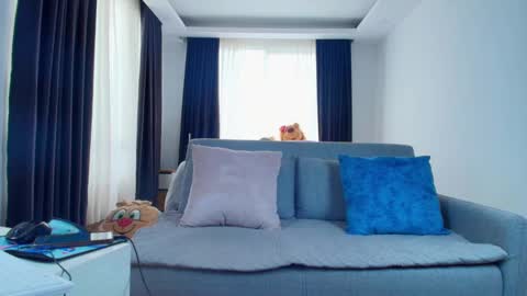  EVA LUNA online show from November 17, 6:30 pm