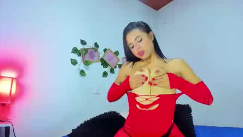 Snapshot of evelinmiller9 chatting on October 15, 1:30 am Evelin Miller online show from October 15, 1:30 am