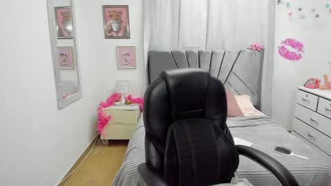 Evelyn online show from January 22, 12:27 pm