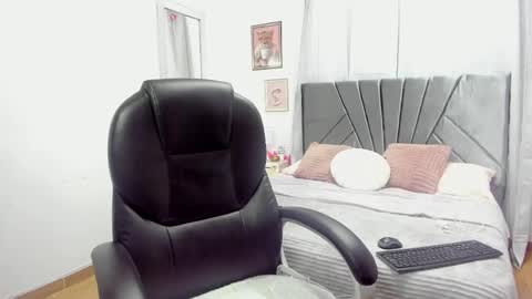 Evelyn online show from March 11, 12:17 pm