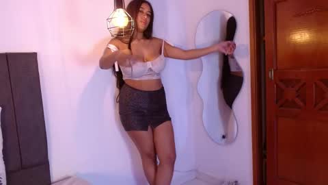 evelyn_desire online show from December 18, 6:01 pm