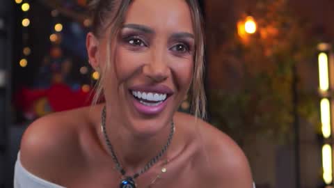 Evelyn online show from March 16, 7:07 pm