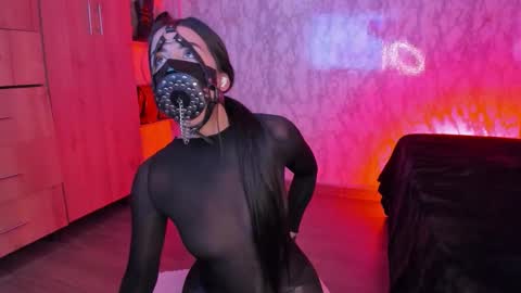 Evelyn online show from December 3, 3:14 pm