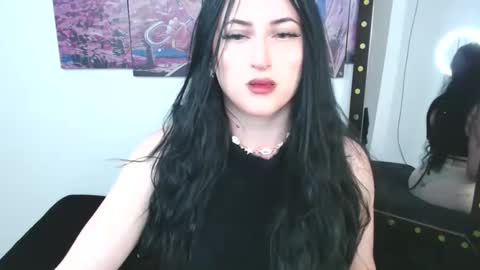 Snapshot of evelyn_sheeran chatting on October 28, 3:34 am Julieta online show from October 28, 3:34 am