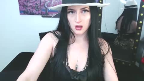 Snapshot of evelyn_sheeran chatting on October 30, 4:04 am Julieta online show from October 30, 4:04 am