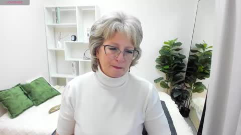 Evelyn online show from October 13, 5:10 am