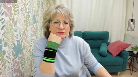 Evelyn online show from February 4, 5:10 am