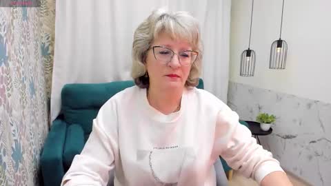 Evelyn online show from March 19, 5:01 am