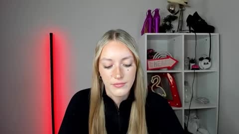 evelynblond online show from June 1, 12:40 pm